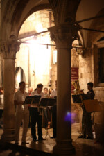 Dubrovnik wird immer eine meiner Lieblingsstädte bleiben. Die Stadt strahlt einfach eine unglaublich schöne Atmosphäre aus. Dubrovnik Straßenmusik