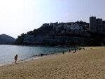 Der entspannte Teil von Hongkong bietet sogar Strände ohne die erwarteten Menschenmassen (Repulse Bay Beach) Hongkong Repulse Bay Beach