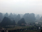 Blick auf Yangshuo (bzw. die umliegenden Dörfchen) und die Karstberge von weiter oben Yangshuo Ausblick