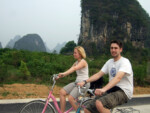 Rebekka und Christoph haben sich beim Fahrrad fahren gut konzentriert ;) Yangshuo Fahrradtour