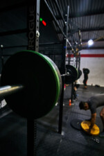 Vorbereitungen zum täglichen Skill/Strength Teil. Dieses Mal stehen Back Lunges auf dem Programm. Crossfit Xela Box